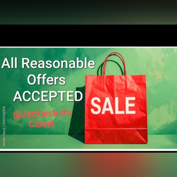 Shorts Distressed Denim W/Rhinestones Women's size 11 Blue Low Rise NWT - Picture 15 of 16